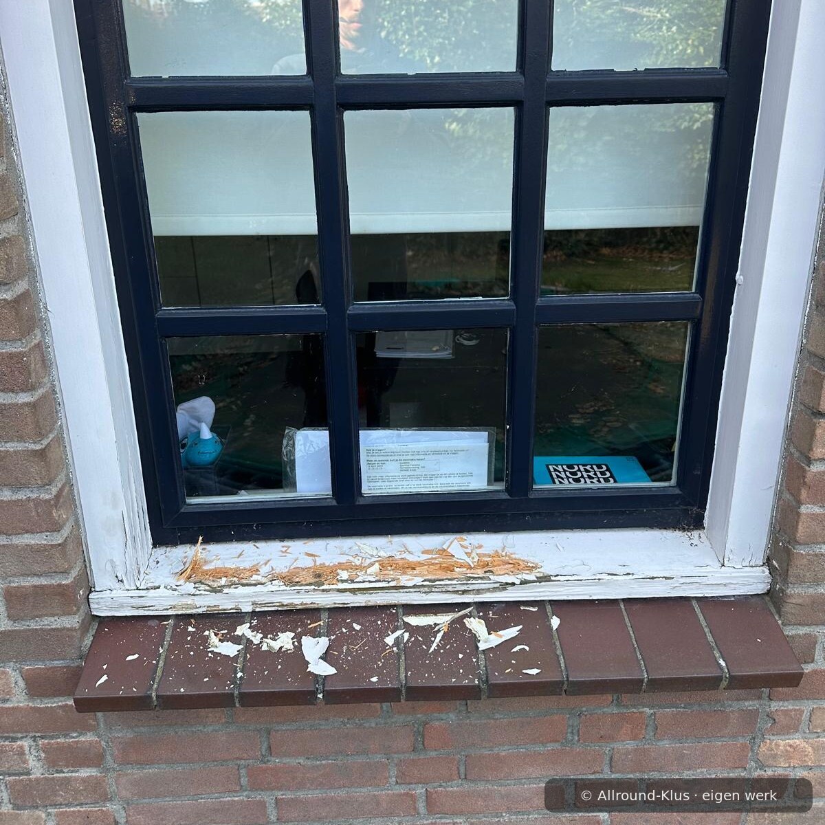 Houtrot en loszittende verf aan de onderdorpel